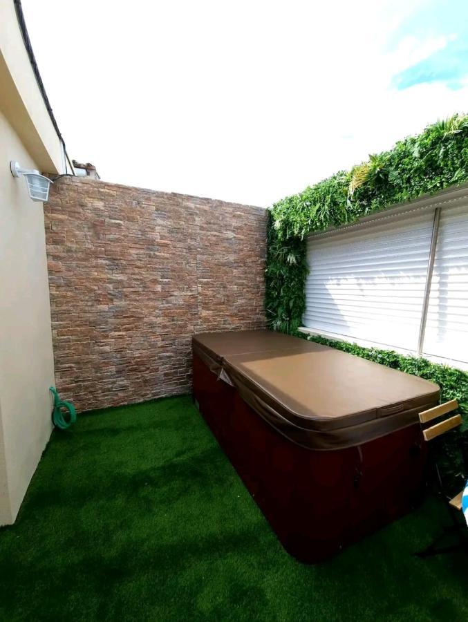 Suite Jaccuzzi En Camargue Port-Saint-Louis-du-Rhône Exterior foto