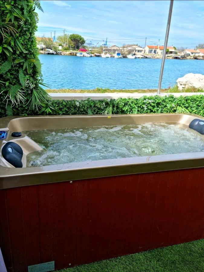 Suite Jaccuzzi En Camargue Port-Saint-Louis-du-Rhône Exterior foto