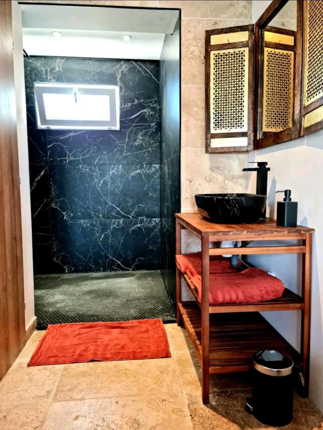 Suite Jaccuzzi En Camargue Port-Saint-Louis-du-Rhône Exterior foto